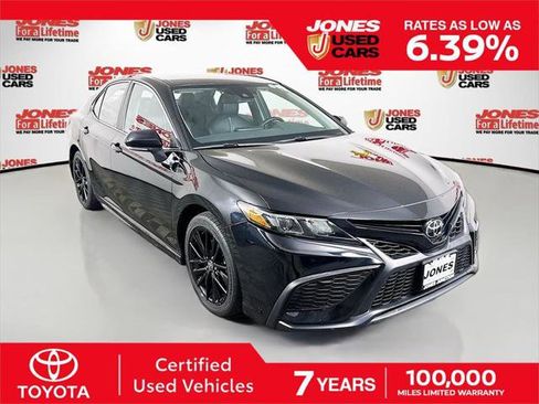 Certified 2022 Toyota Camry SE FWD image 1