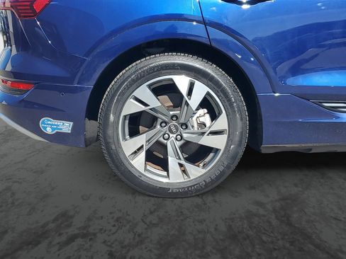 Used 2021 Audi e-tron Prestige w/ Prestige Package image 5