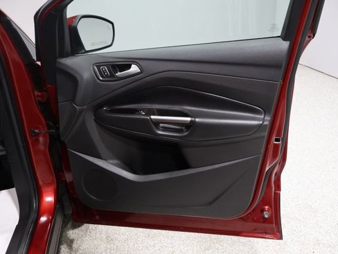 Used 2017 Ford Escape SE w/ SE Leather Comfort Package image 19