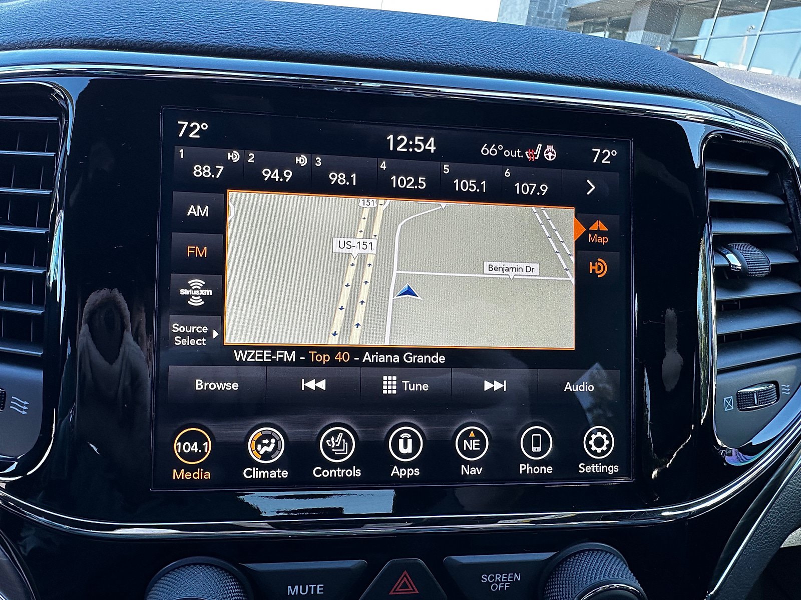 Used 2020 Jeep Grand Cherokee Limited w/ Premium Lighting Group AWD/4WD image 17