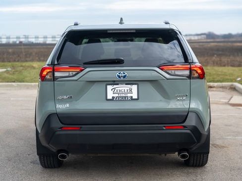 Used 2022 Toyota RAV4 XLE image 6