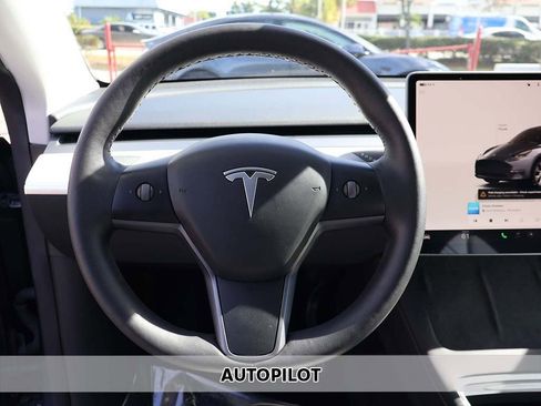 Used 2023 Tesla Model Y Long Range image 3