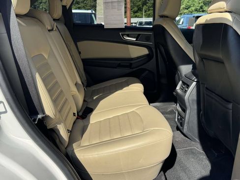 Used 2022 Ford Edge SEL w/ Convenience Package AWD/4WD image 16