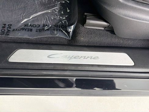 Used 2024 Porsche Cayenne AWD/4WD image 11