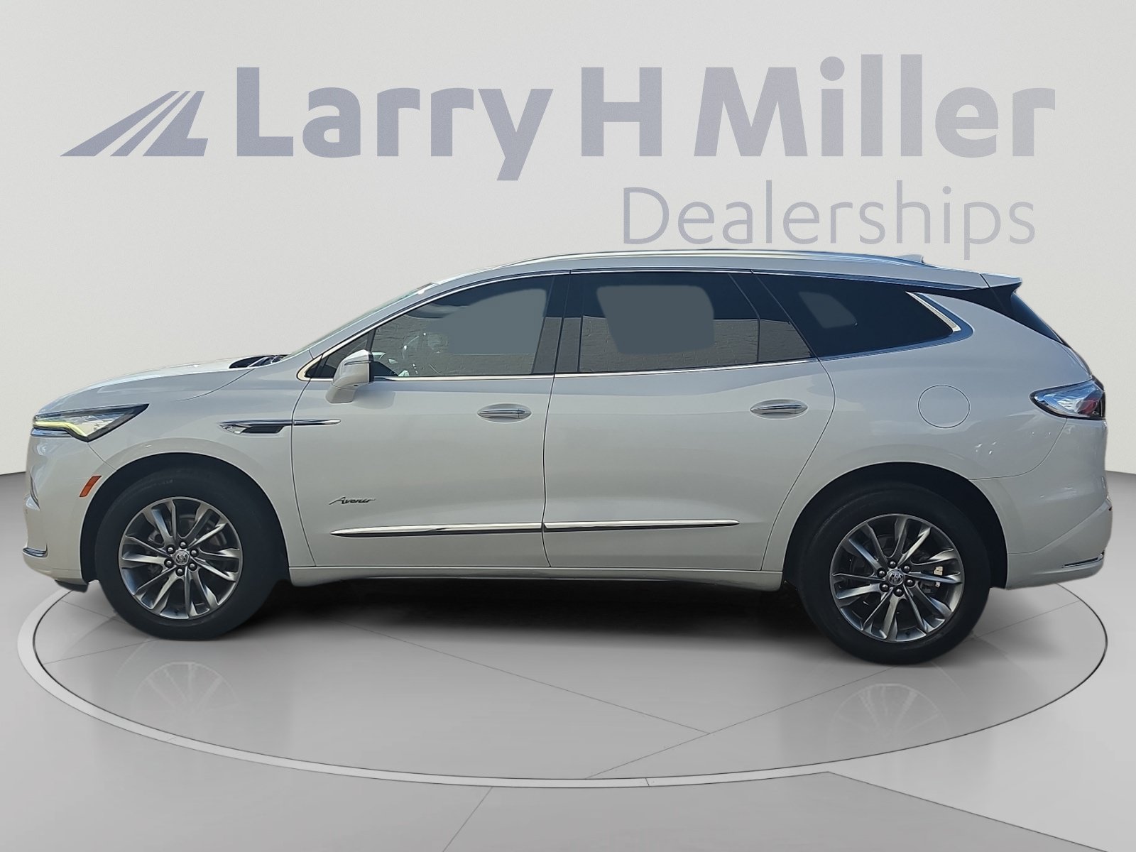 Used 2024 Buick Enclave Avenir w/ Avenir Technology Package FWD image 2