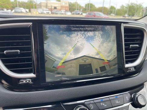 Used 2023 Chrysler Pacifica Touring-L FWD image 20