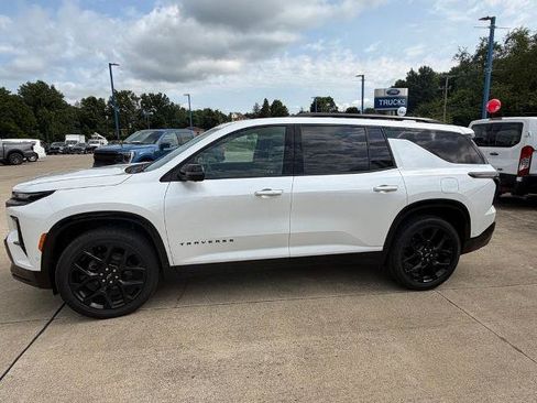 Used 2024 Chevrolet Traverse RS AWD/4WD image 2