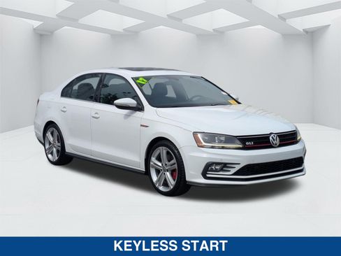 Used 2017 Volkswagen Jetta GLI FWD image 3