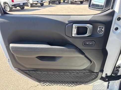 Used 2020 Jeep Wrangler Unlimited Sahara image 13