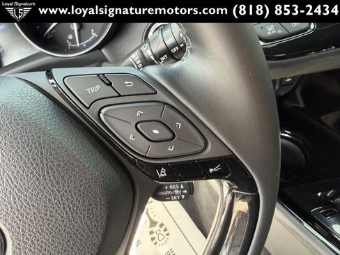 Used 2019 Toyota C-HR XLE FWD image 28
