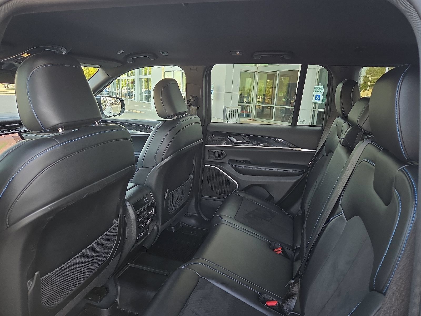Used 2023 Jeep Grand Cherokee Trailhawk AWD/4WD image 10