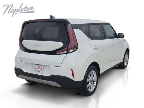 Used 2025 Kia Soul LX w/ LX Technology Package FWD image 5