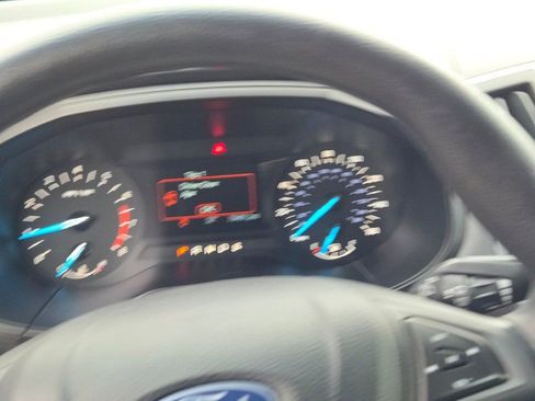 Used 2019 Ford Edge SE image 29