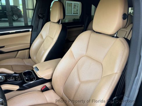 Used 2016 Porsche Cayenne image 8