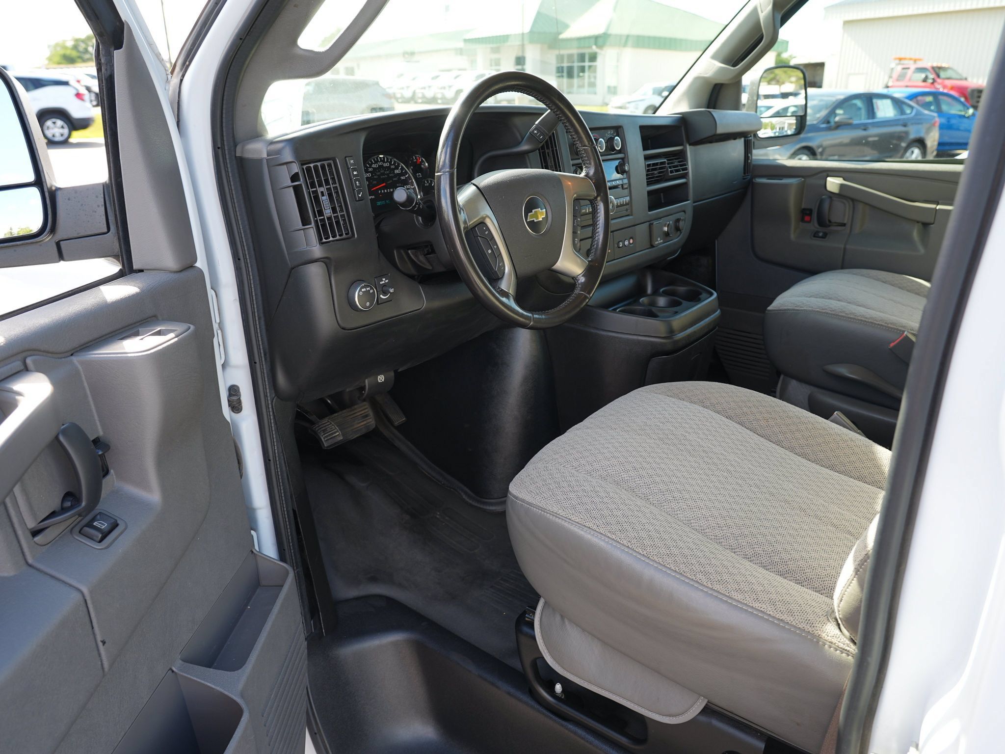 Used 2017 Chevrolet Express 2500 RWD image 14