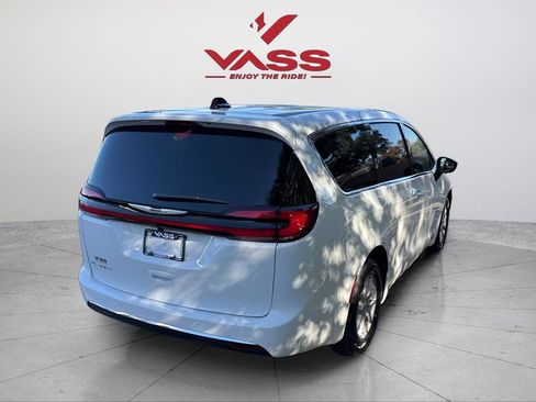 New 2026 Chrysler Pacifica Select FWD image 9