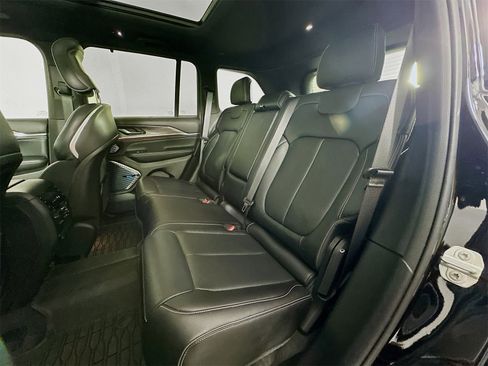 Used 2022 Jeep Grand Cherokee Overland w/ Luxury Tech Group IV image 26