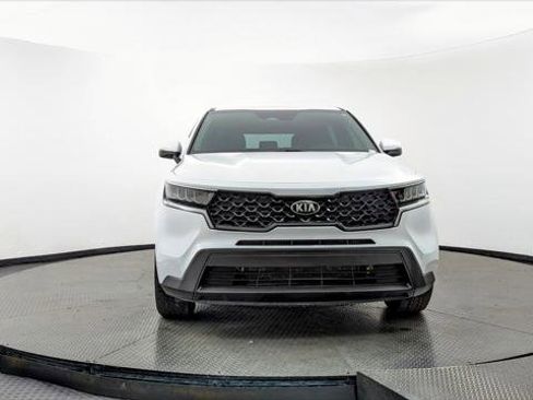 Used 2022 Kia Sorento LX image 12