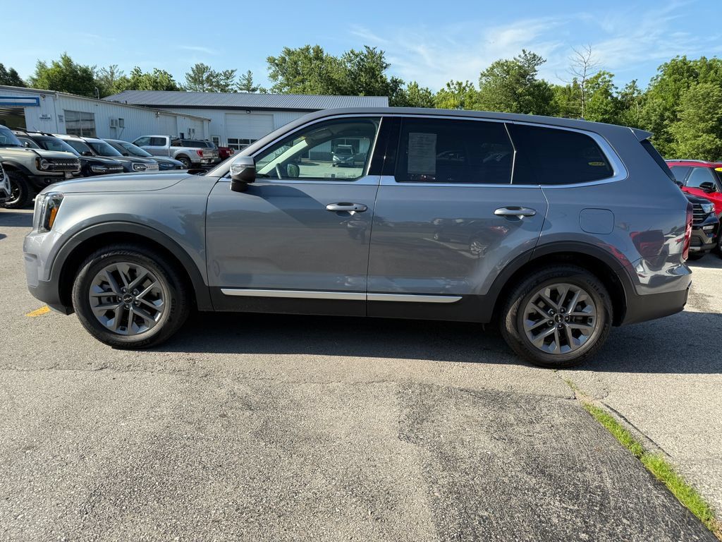 Used 2023 Kia Telluride LX AWD/4WD image 8