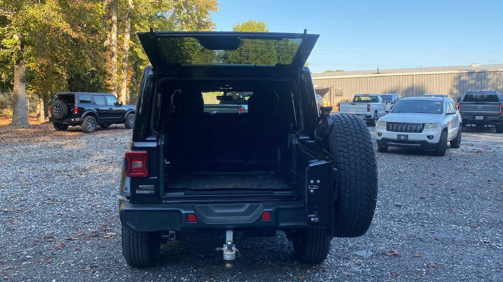Used 2022 Jeep Wrangler Unlimited Sahara w/ LED Lighting Group AWD/4WD image 18