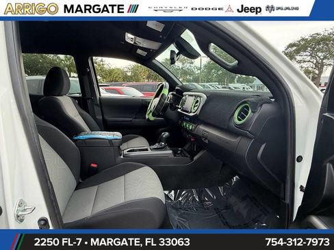 Used 2022 Toyota Tacoma TRD Off-Road w/ Technology Package RWD image 16