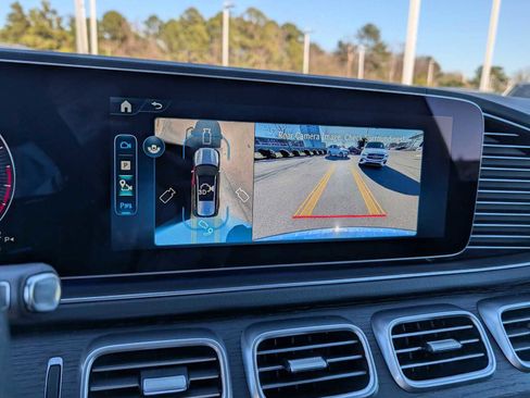 New 2026 Mercedes-Benz GLS 580 4MATIC image 13