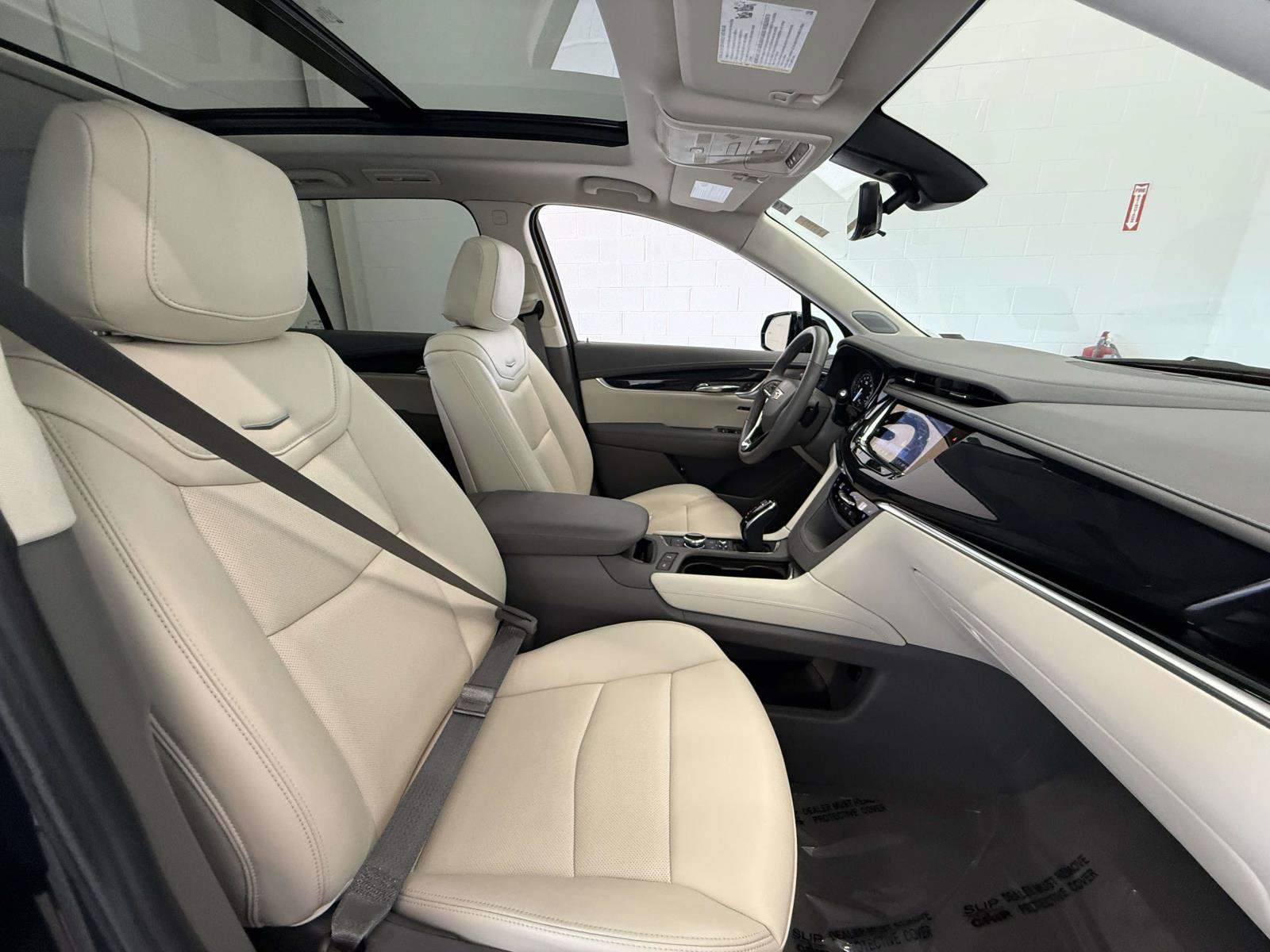 Used 2024 Cadillac XT6 Premium Luxury w/ Technology Package AWD/4WD image 14