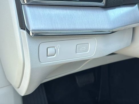 Used 2022 Volvo XC90 T5 Momentum w/ Climate Package image 14