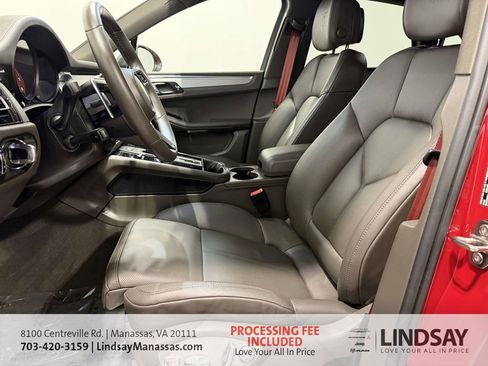 Used 2025 Porsche Macan AWD/4WD image 15