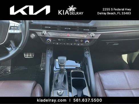Used 2024 Kia Telluride SX w/ Towing Package FWD image 13