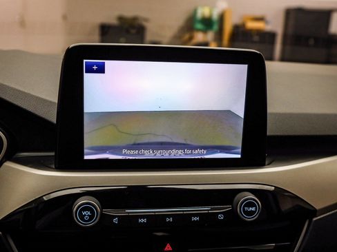 Used 2020 Ford Escape SE image 25