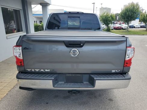 Used 2018 Nissan Titan SV RWD image 9