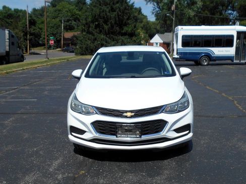 Used 2018 Chevrolet Cruze LS FWD image 2