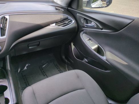 Used 2018 Chevrolet Malibu LT FWD image 16