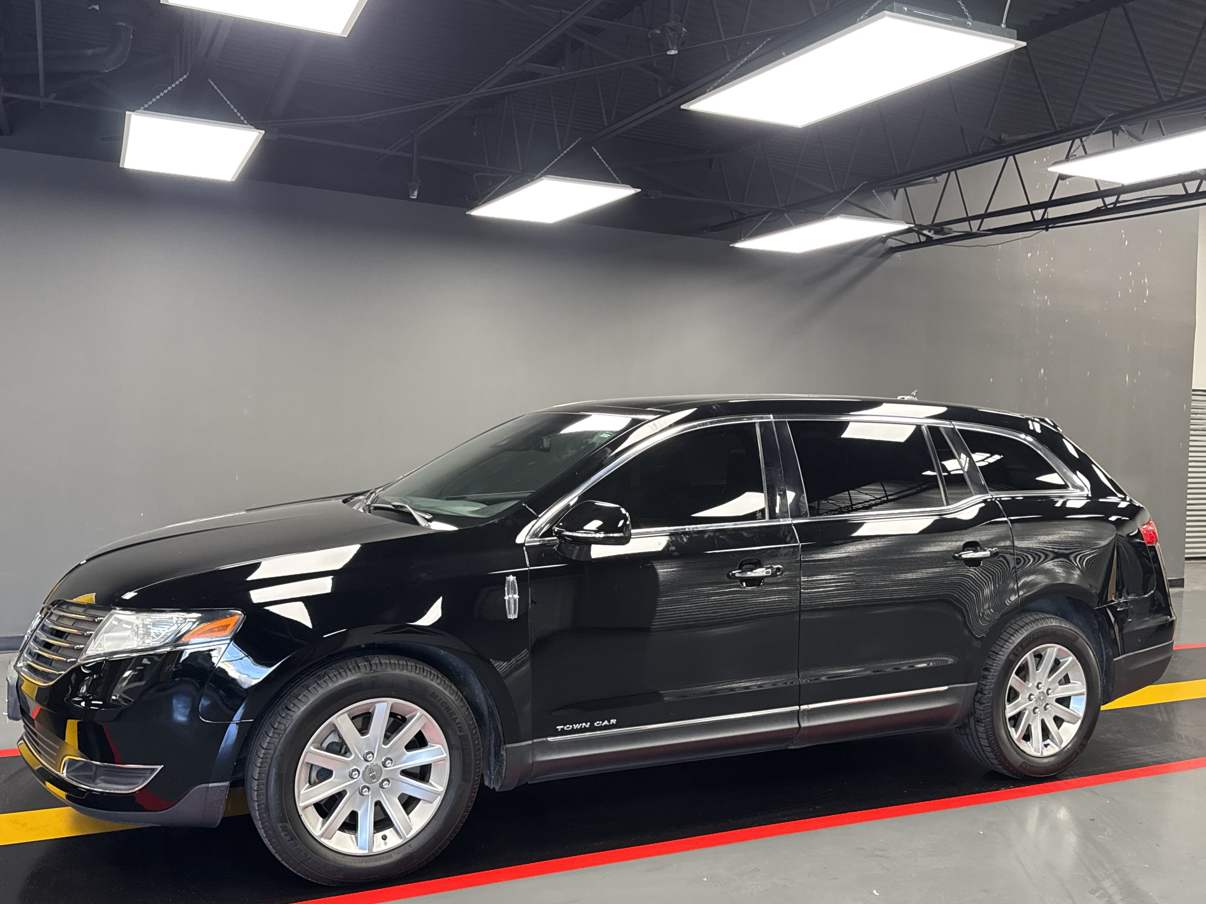 Used 2017 Lincoln MKT AWD image 2