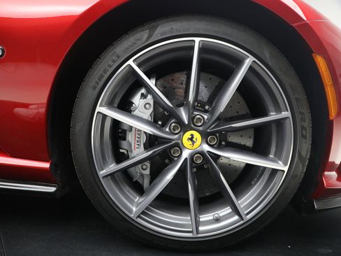 Certified 2022 Ferrari 812 GTS image 40
