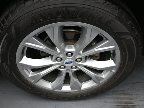 Used 2023 Ford Explorer Limited w/ Equipment Group 301A RWD image 18
