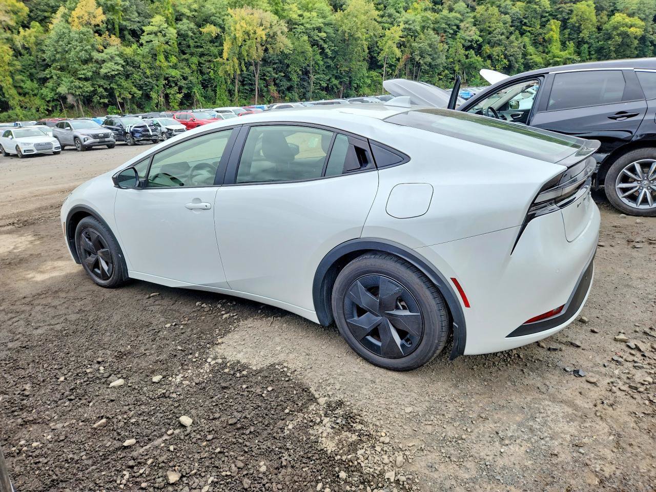 Used 2025 Toyota Prius Plug-In Hybrid FWD image 3