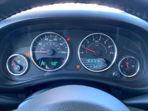 Used 2018 Jeep Wrangler Unlimited Sahara image 26