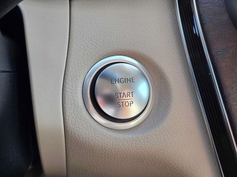 Used 2019 Mercedes-Benz GLC 300 4MATIC image 33