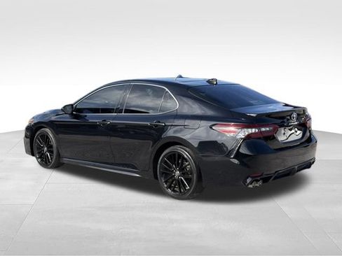 Used 2022 Toyota Camry XSE FWD image 3