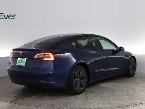 Used 2022 Tesla Model 3 RWD image 3