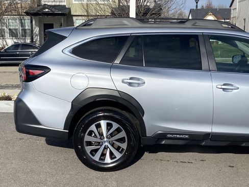 Used 2025 Subaru Outback Premium image 6