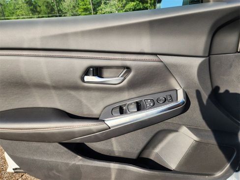 New 2025 Nissan Sentra SR w/ Midnight Edition image 9