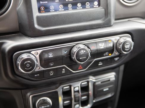 Used 2022 Jeep Gladiator Sport AWD/4WD image 14