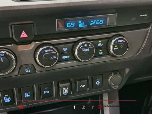 Used 2021 Toyota Tacoma TRD Off-Road w/ Technology Package AWD/4WD image 15