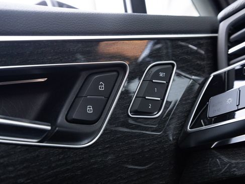 Used 2022 Audi Q7 2.0T Premium Plus w/ Premium Plus Package AWD/4WD image 18