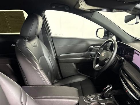 Used 2025 Cadillac XT4 Premium Luxury FWD image 33