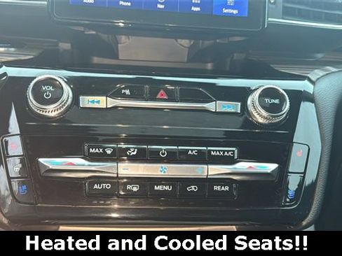 Used 2024 Ford Explorer Limited image 7