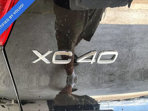 Used 2025 Volvo XC40 B5 Plus AWD/4WD image 34